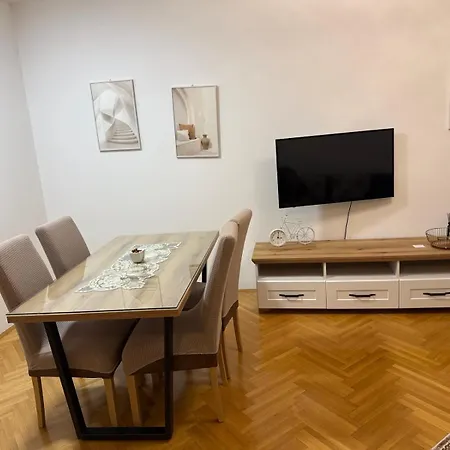 Mina Stari Aerodrom Appartement *